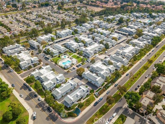 73 Huntington 322, Irvine, CA 92620