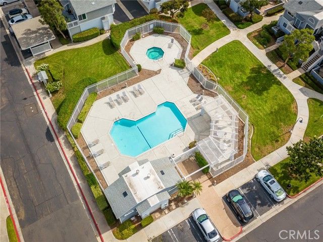 73 Huntington 322, Irvine, CA 92620