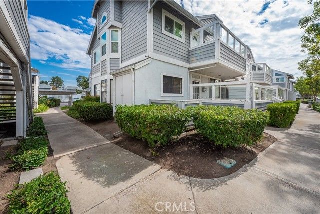 73 Huntington 322, Irvine, CA 92620