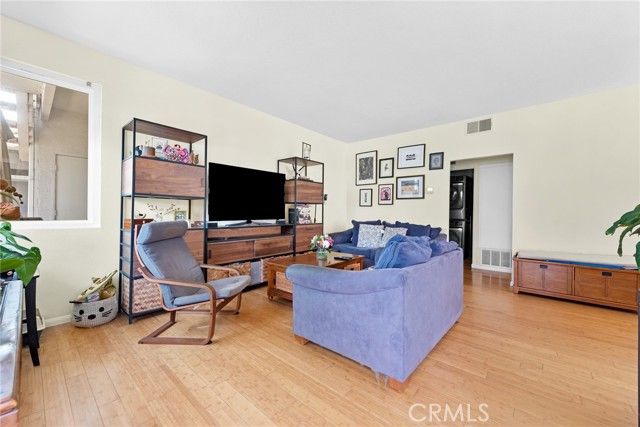 73 Huntington 322, Irvine, CA 92620