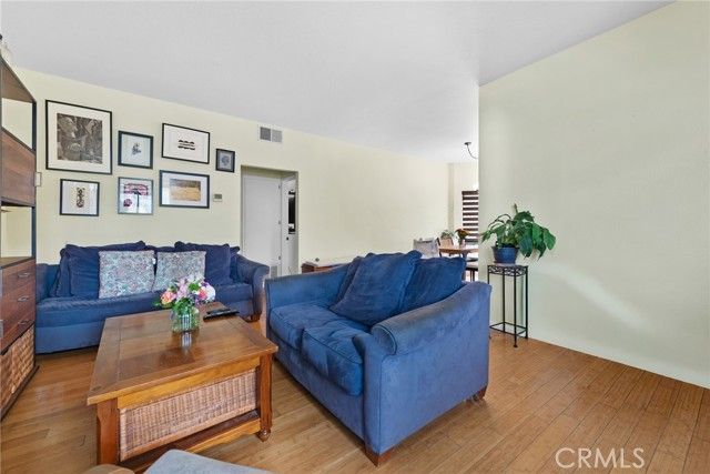 73 Huntington 322, Irvine, CA 92620