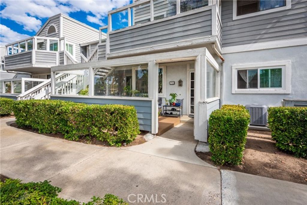 73 Huntington 322, Irvine, CA 92620