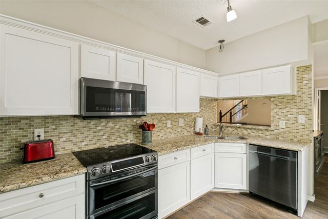 6816 Driffield Circle E, North Richland Hills, TX 76182