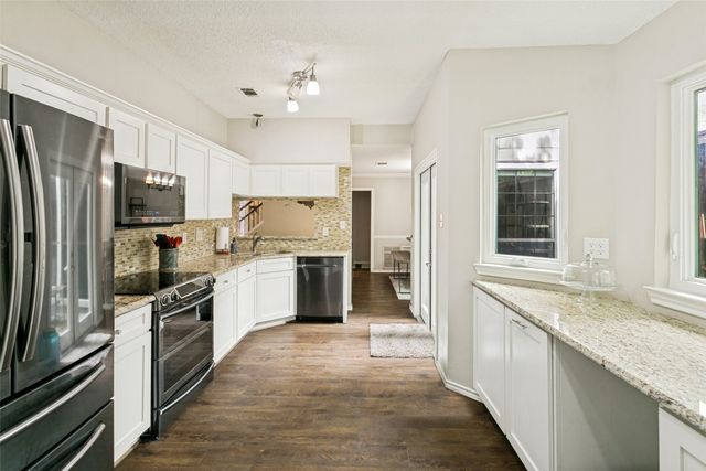 6816 Driffield Circle E, North Richland Hills, TX 76182