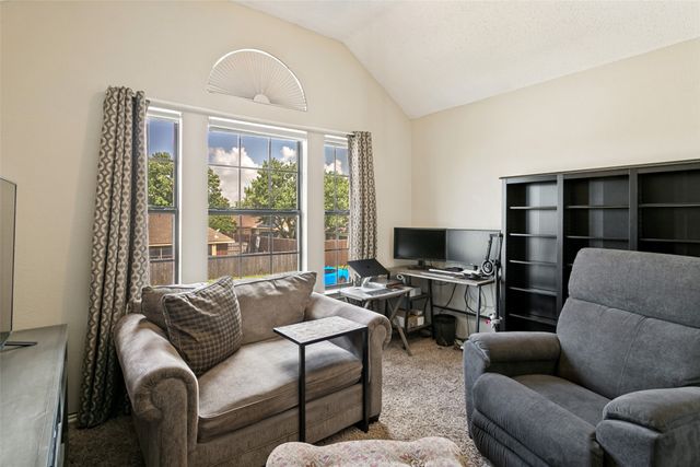 6816 Driffield Circle E, North Richland Hills, TX 76182
