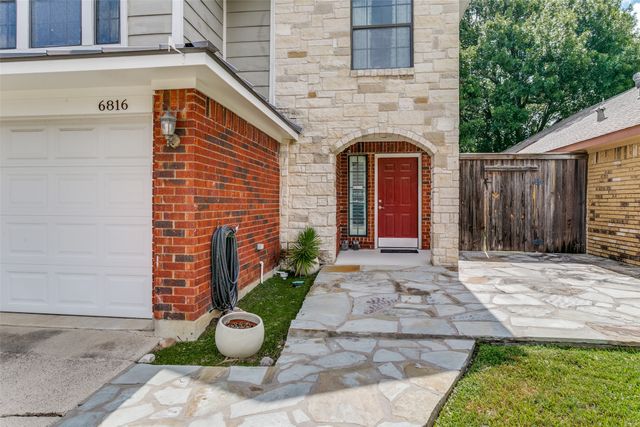 6816 Driffield Circle E, North Richland Hills, TX 76182