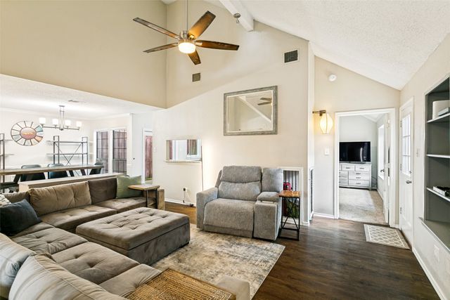 6816 Driffield Circle E, North Richland Hills, TX 76182