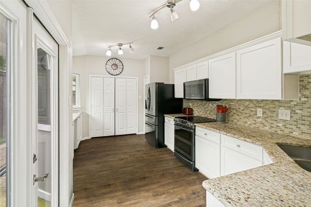 6816 Driffield Circle E, North Richland Hills, TX 76182