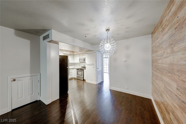 2603 South Durango Drive 203, Las Vegas, NV 89117