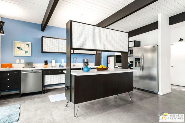 400 E Glen Circle, Palm Springs, CA 92262