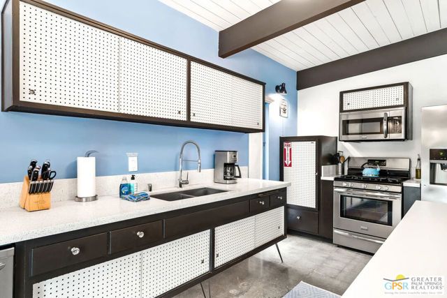 400 E Glen Circle, Palm Springs, CA 92262