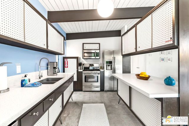 400 E Glen Circle, Palm Springs, CA 92262