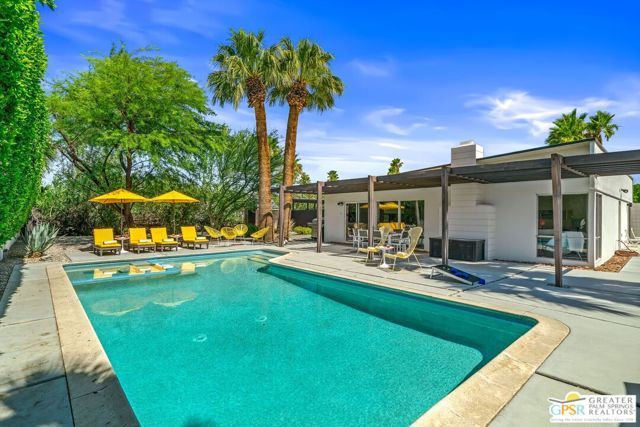 400 E Glen Circle, Palm Springs, CA 92262