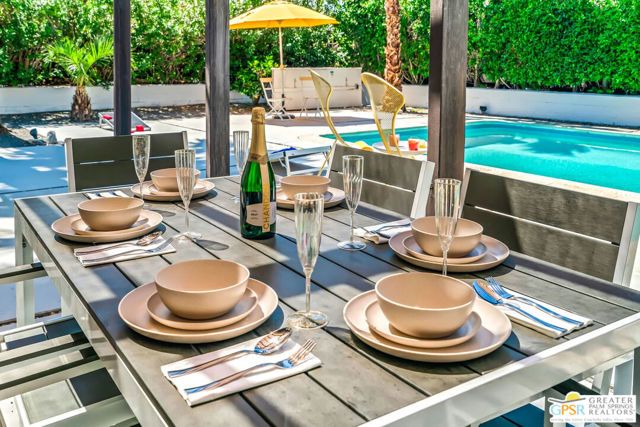 400 E Glen Circle, Palm Springs, CA 92262