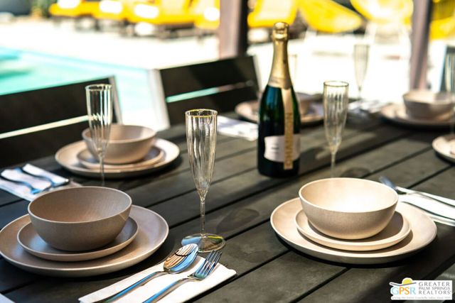 400 E Glen Circle, Palm Springs, CA 92262