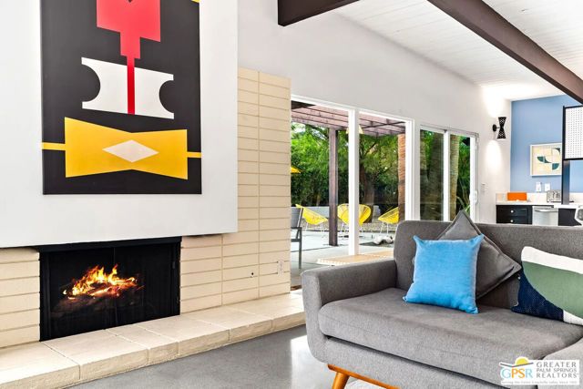 400 E Glen Circle, Palm Springs, CA 92262