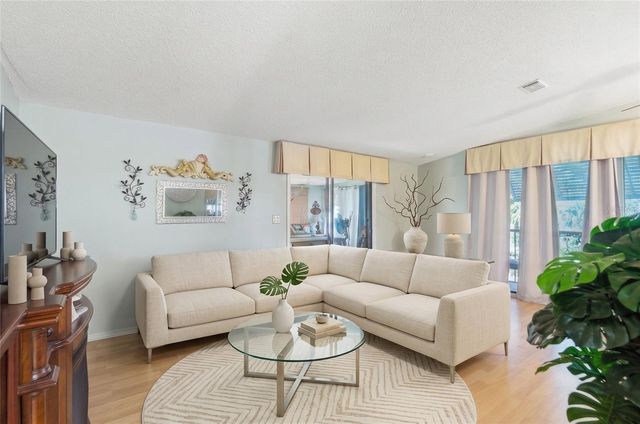 1537 DORAL CIRCLE, Lady Lake, FL 32159