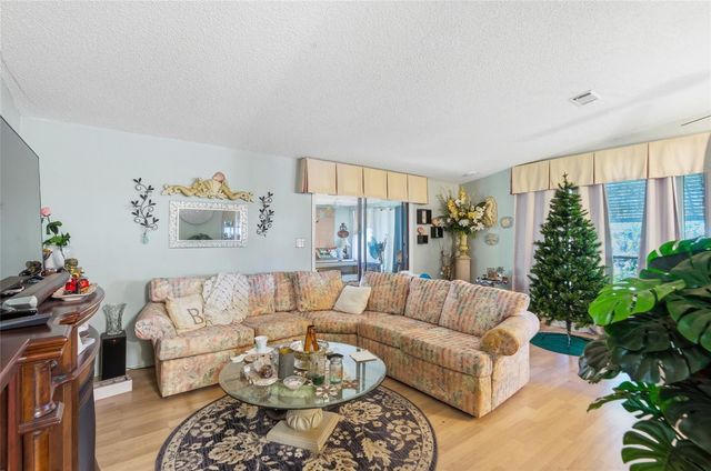 1537 DORAL CIRCLE, Lady Lake, FL 32159