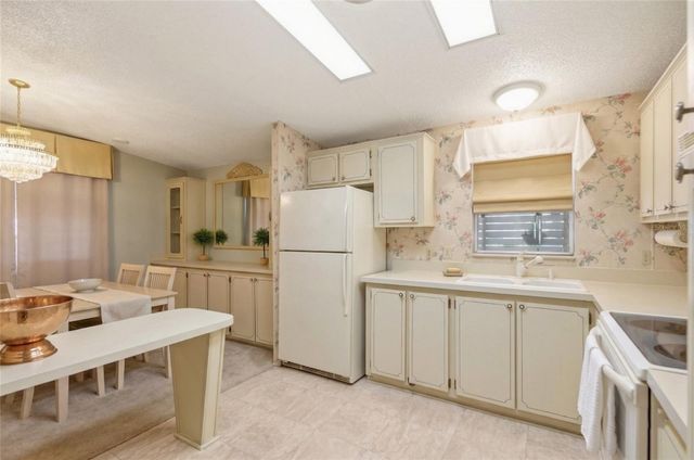 1537 DORAL CIRCLE, Lady Lake, FL 32159