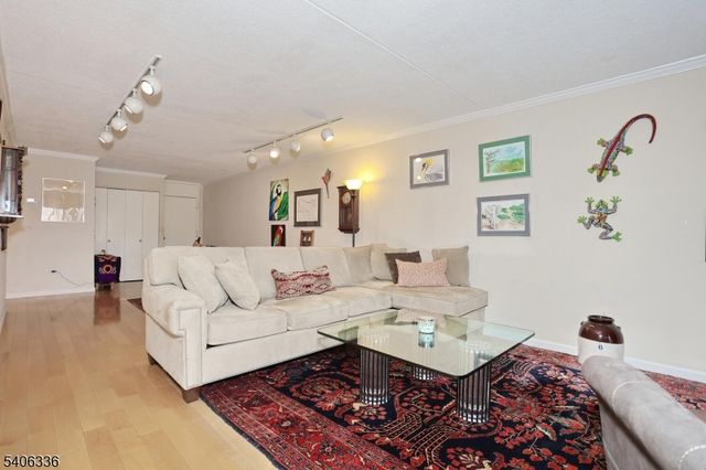 521 Piermont Ave 403A, River Vale Twp., NJ 07675