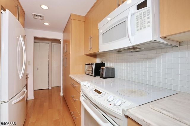 521 Piermont Ave 403A, River Vale Twp., NJ 07675