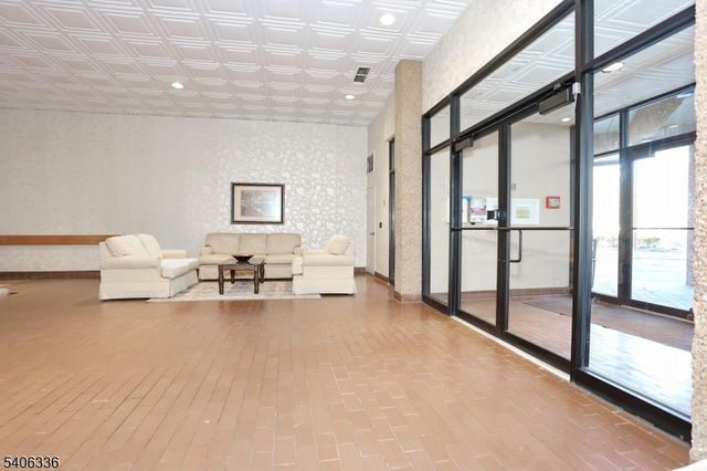 521 Piermont Ave 403A, River Vale Twp., NJ 07675