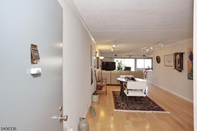 521 Piermont Ave 403A, River Vale Twp., NJ 07675