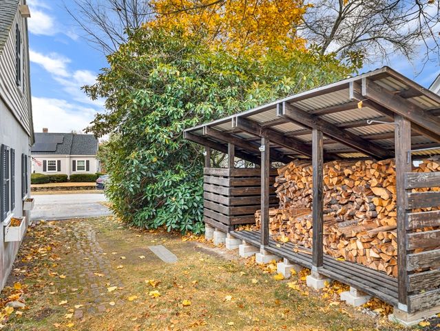 77 Stetson St, Haverhill, MA 01835