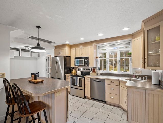 77 Stetson St, Haverhill, MA 01835