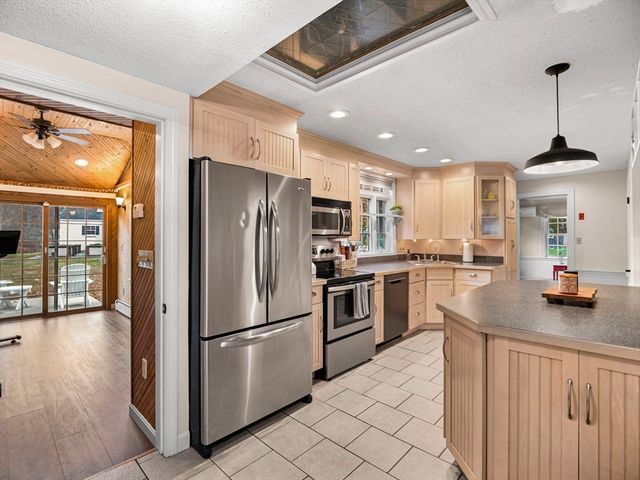 77 Stetson St, Haverhill, MA 01835