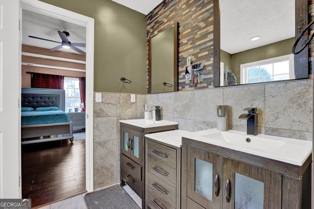 230 Oak Vista Court, Lawrenceville, GA 30044