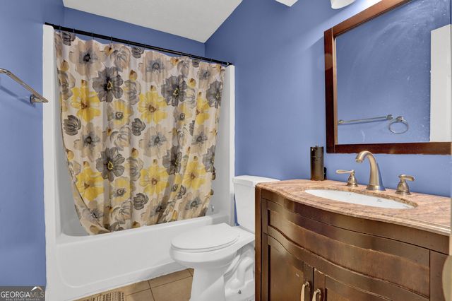 230 Oak Vista Court, Lawrenceville, GA 30044