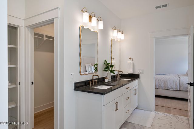 385 Crow Creek Drive NW, Calabash, NC 28467