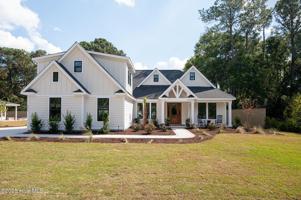 385 Crow Creek Drive NW, Calabash, NC 28467