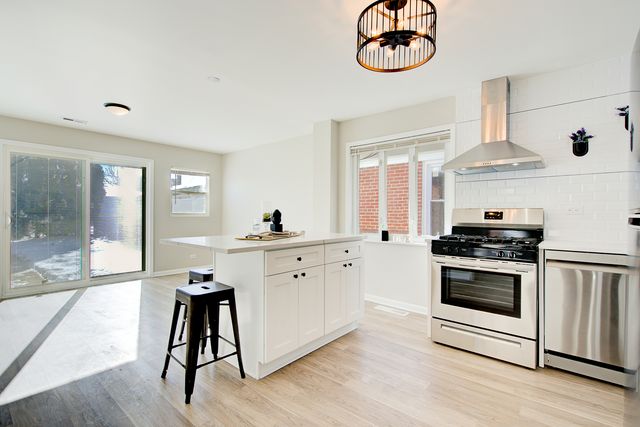 7519 W Argyle Street, Harwood Heights, IL 60706