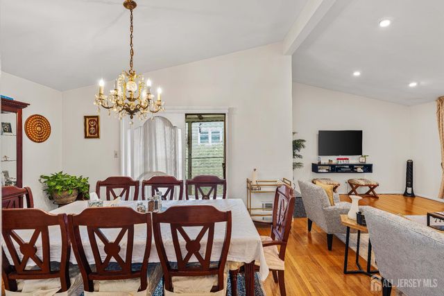 62 Harmon Road, Edison, NJ 08837