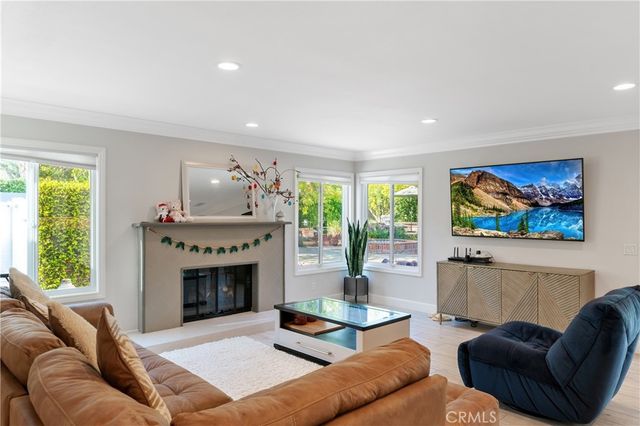 1312 Dubonnet Court, Oak Park, CA 91377