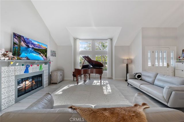 1312 Dubonnet Court, Oak Park, CA 91377