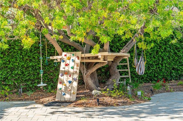1312 Dubonnet Court, Oak Park, CA 91377