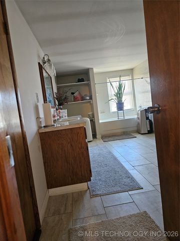 13037 E 590 Road, Locust Grove, OK 74352