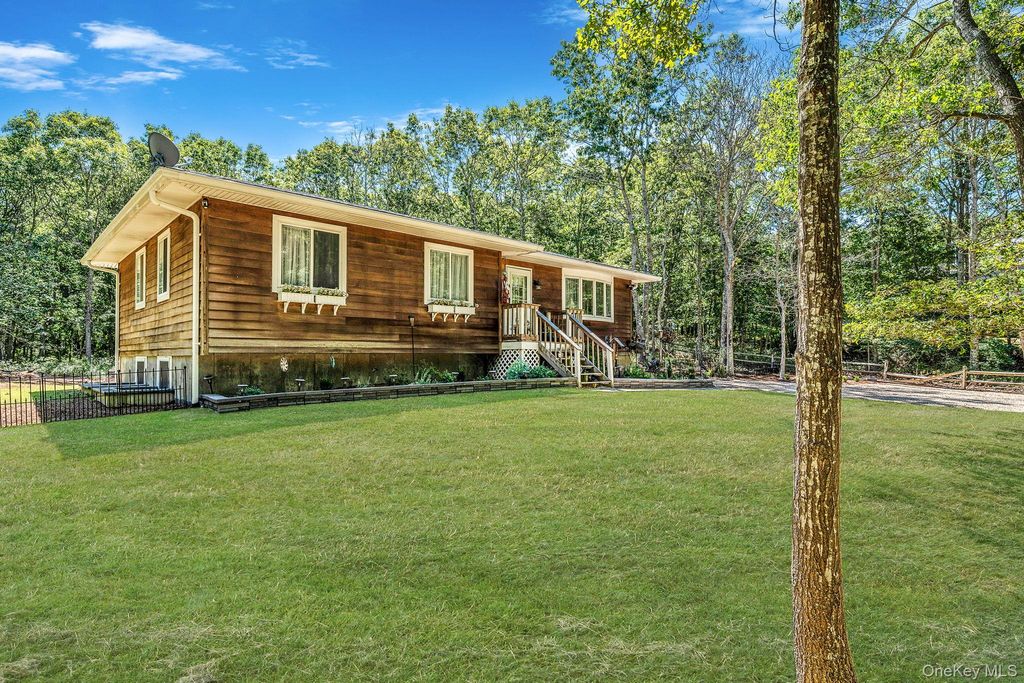 3 Emily Court, Hampton Bays, NY 11946