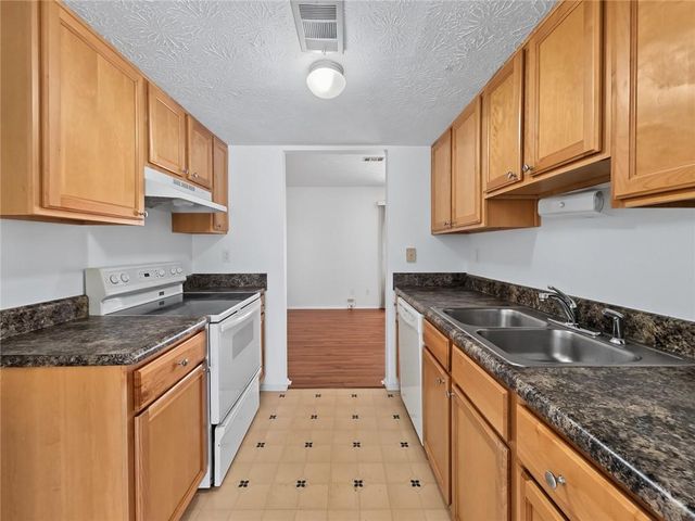 6437 Meadow Rue Drive, Peachtree Corners, GA 30092