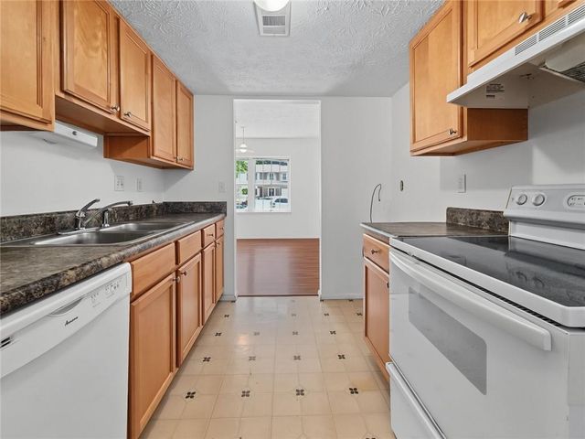 6437 Meadow Rue Drive, Peachtree Corners, GA 30092