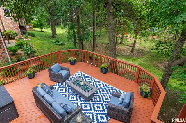 2120 Timbercrest Court, Springfield, IL 62702