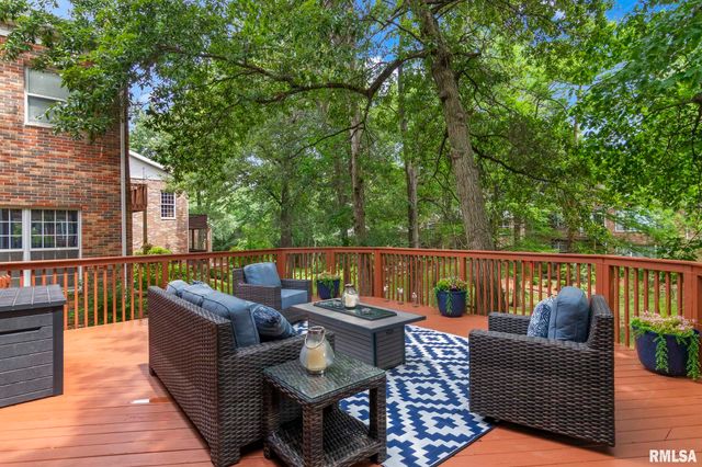 2120 Timbercrest Court, Springfield, IL 62702