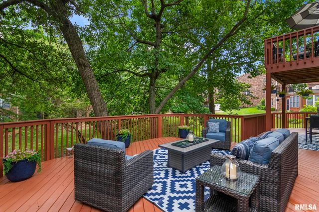 2120 Timbercrest Court, Springfield, IL 62702