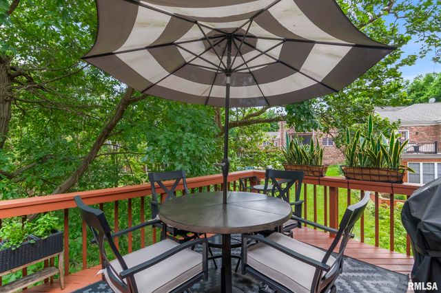 2120 Timbercrest Court, Springfield, IL 62702