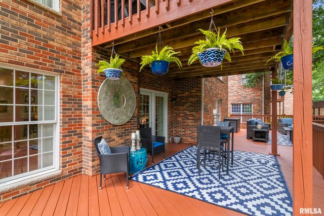 2120 Timbercrest Court, Springfield, IL 62702