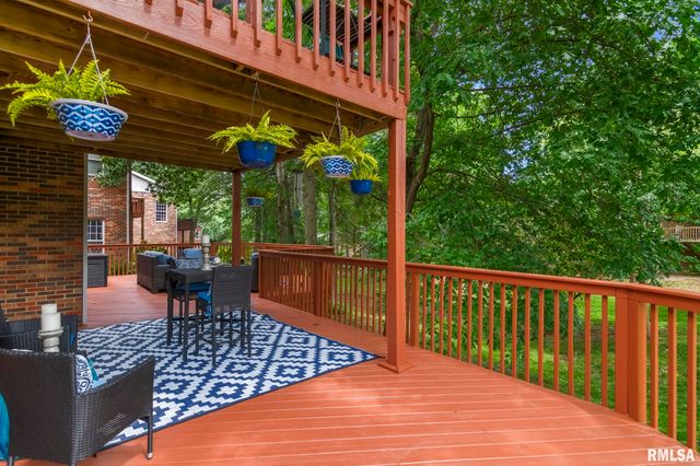 2120 Timbercrest Court, Springfield, IL 62702