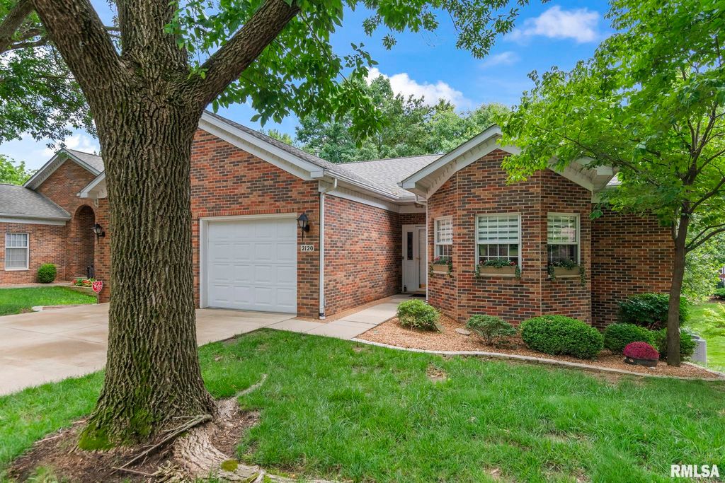 2120 Timbercrest Court, Springfield, IL 62702